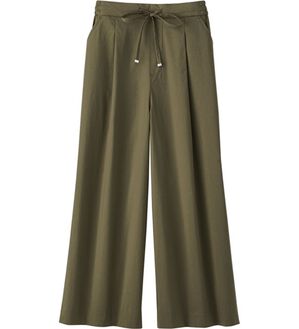 BELLUNA（ベルーナ）の「サラリ綿混タック入りキュロットパンツ（クロップドパンツ）」｜カーキ