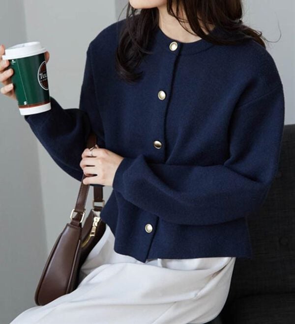 RANAN（ラナン）の「【4つの機能付き】洗える！ゴールド調ボタンニットカーディガン（ニットカーディガン）」｜詳細画像