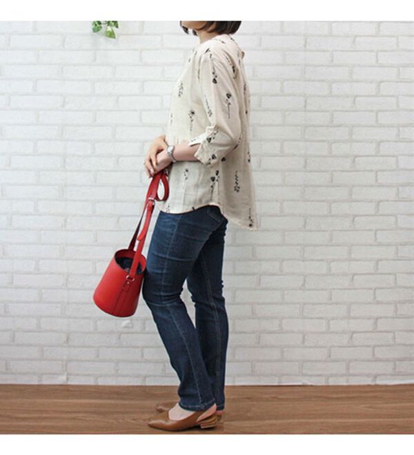 BELLUNA（ベルーナ）の「綿麻素材刺しゅうデザインブラウス（ブラウス）」｜詳細画像