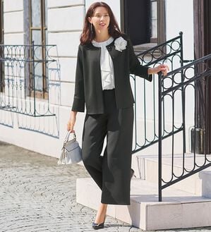 BELLUNA（ベルーナ）の「セレモニーシーンに！ストレッチ素材パンツスーツ（パンツスーツ）」｜黒