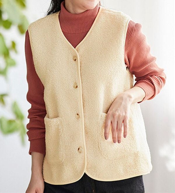 BELLUNA（ベルーナ）の「着回し自在！裏フリースあったかプードルボアベスト（ベスト）」｜詳細画像