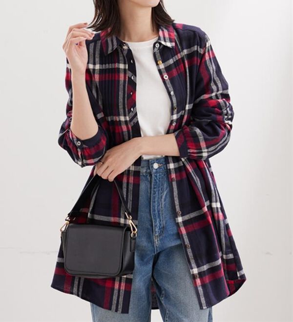 BELLUNA（ベルーナ）の「多ボタン使いチェック柄シャツチュニック（チュニック）」｜詳細画像