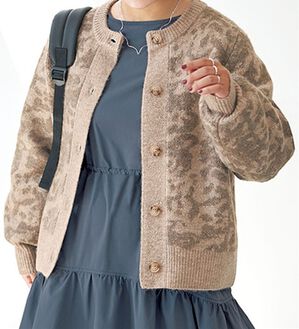 BELLUNA（ベルーナ）の「配色ジャカードニットショートカーディガン（ニットカーディガン）」｜ベージュ系