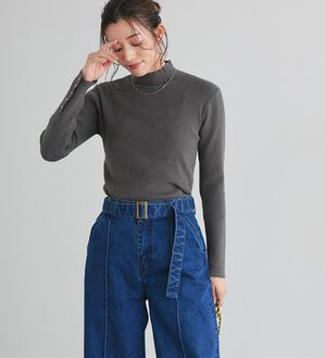 Pierrot（ピエロ）の「【選べるネック】袖ボタンリブニット（ニット・セーター）」｜チャコール