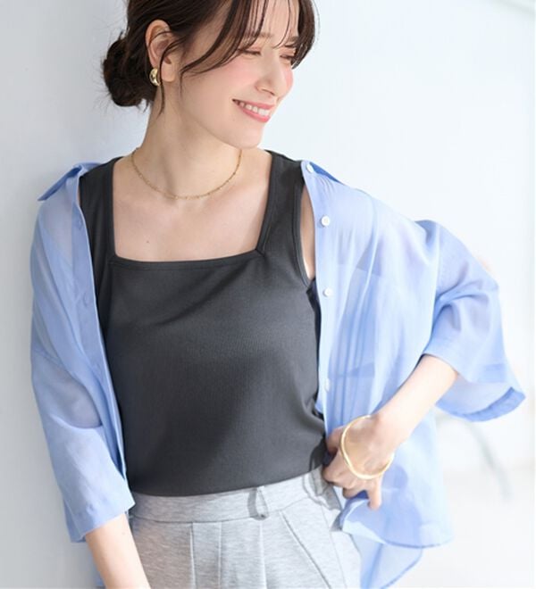 Viola e Viola（ヴィオラ エ ヴィオラ）の「保冷剤ポケット付スクエアタンクトップ（タンクトップ・キャミソール）」｜チャコール