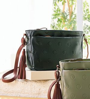 BELLUNA（ベルーナ）の「ドット型押ショルダーバッグ（ショルダーバッグ）」｜ブラック