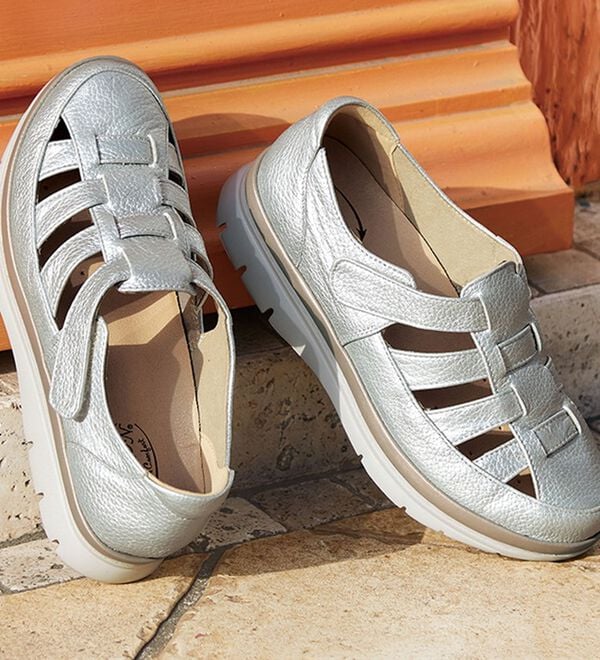 「エアーラン　本革サンダル風シューズ（フラットシューズ）」｜詳細画像