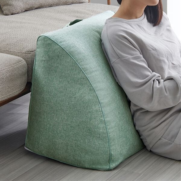 iellio（イエリオ）の「【８日間限定価格】クッションにもなる布団収納ケース＜洋服収納・布団収納袋・クッション・腰あて・便利・見せる収納＞（クローゼット・押入収納）」｜グリーン