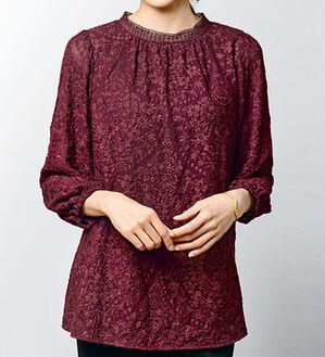 VINNO（ヴィノ）の「刺しゅうレースハイネックブラウス（ブラウス）」｜詳細画像