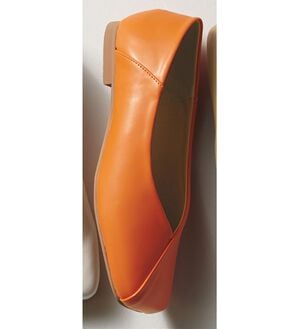 RANAN（ラナン）の「Ｖカットスクエアトゥバブーシュ（フラットシューズ）」｜オレンジ