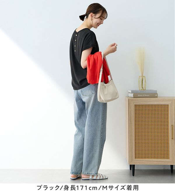 Viola e Viola（ヴィオラ エ ヴィオラ）の「さらさらＥＡＳＹ　前後２ＷＡＹヘンリーネックＴブラウス（ブラウス）」｜詳細画像