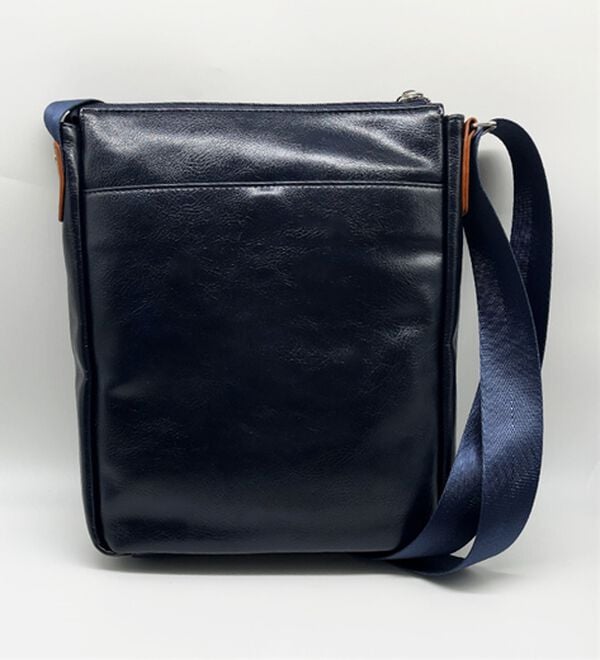 「＜クロコダイル＞トリプルファスナーショルダー（メンズショルダーバッグ）」｜詳細画像