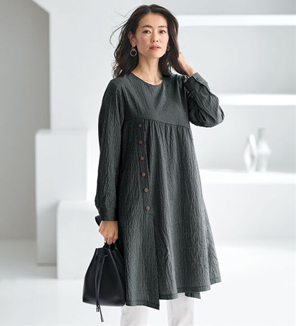 BELLUNA（ベルーナ）の「ゆったりおしゃれに体型カバー切替チュニックワンピース（チュニックワンピース）」｜グレー系