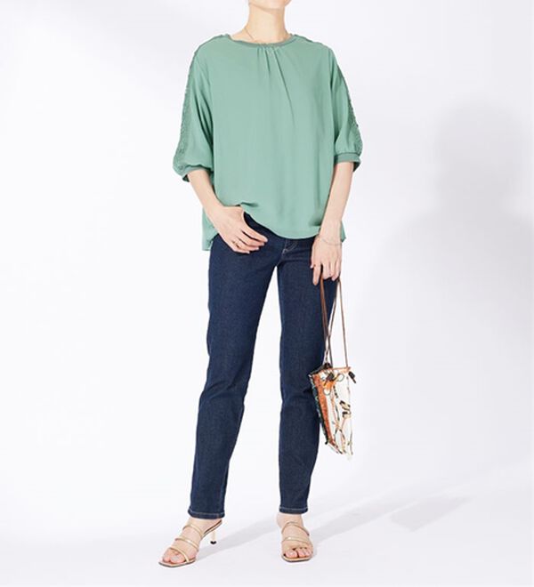 BELLUNA（ベルーナ）の「花柄レースシフォン重ねプルオーバー（カットソー）」｜詳細画像