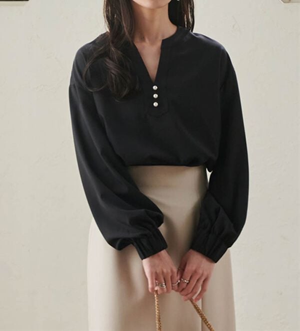 RANAN（ラナン）の「3つの機能付！パール調ボタン付スキッパーブラウス（ブラウス）」｜詳細画像