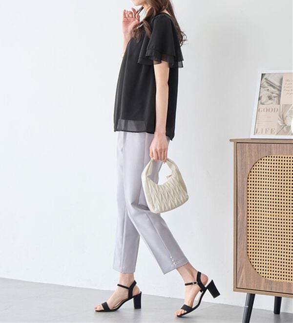 alotta（アロッタ）の「【５つの機能付】ひんやり！インナー付きフリル袖シフォンタックブラウス（ブラウス）」｜詳細画像