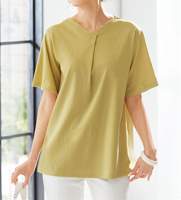 LAVIENNE（ラヴィエンヌ）の「すっきり細見えフロントタックＴシャツ（Tシャツ）」｜マスタード