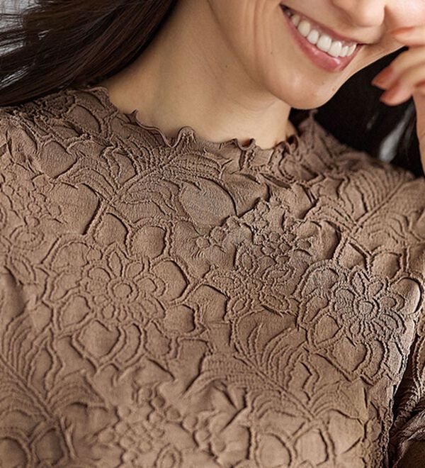 BELLUNA（ベルーナ）の「伸びやかで上品花柄プリーツプルオーバー（カットソー）」｜詳細画像