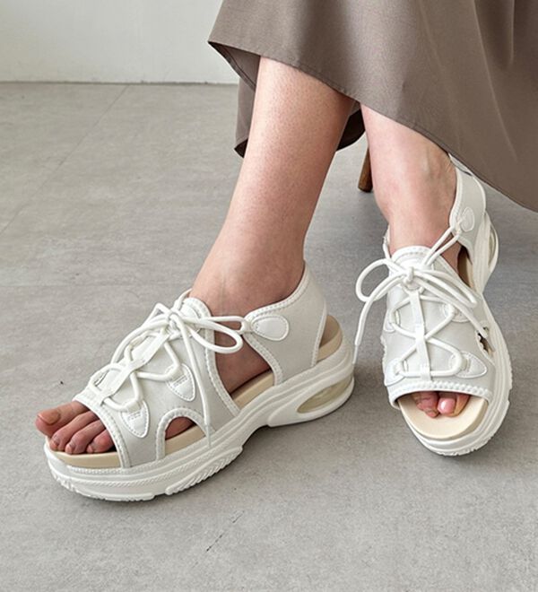 GeeRA（ジーラ）の「【ａ．ｖ．ｖ】レースアップスポーツサンダル（サンダル・ミュール）」｜オフホワイト