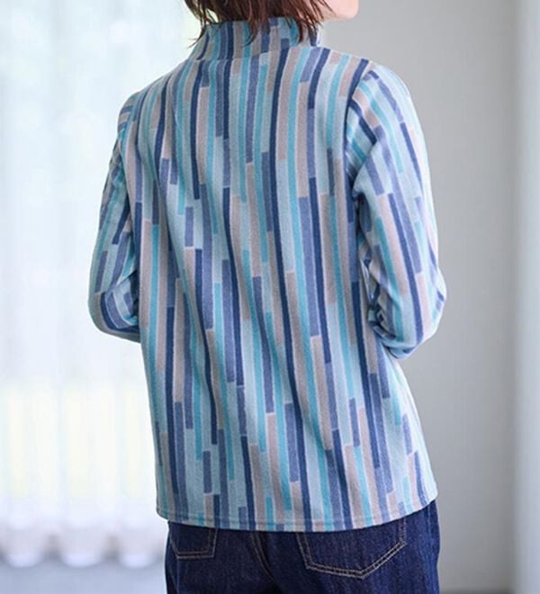 LAVIENNE（ラヴィエンヌ）の「薄手ストレッチフリースのプリントハイネック長袖（ニット・セーター）」｜詳細画像