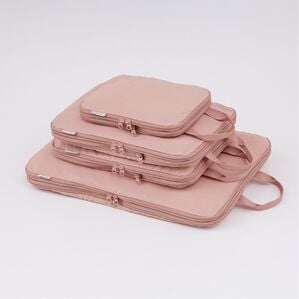 iellio（イエリオ）の「圧縮トラベルポーチ４点セット（その他日用品・趣味雑貨）」｜ピンク