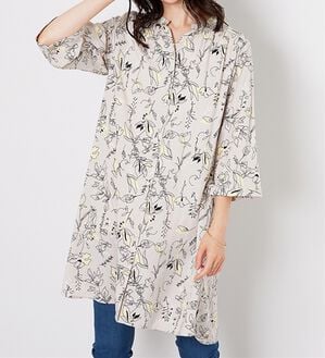 BELLUNA（ベルーナ）の「レーヨン素材袖フレアーワンピース（その他ワンピース）」｜ベージュ花柄