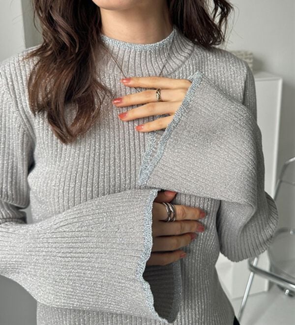 GeeRA（ジーラ）の「フレア袖ラメリブショートニットトップス（ニット・セーター）」｜詳細画像