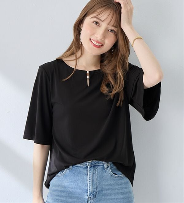alotta（アロッタ）の「【接触冷感】パールデザイン５分袖Ｔシャツブラウス（ブラウス）」｜ブラック