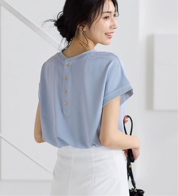 Viola e Viola（ヴィオラ エ ヴィオラ）の「【涼しく解決！】Ｔシャツ感覚で着られるブラウス（ブラウス）」｜ライトブルー
