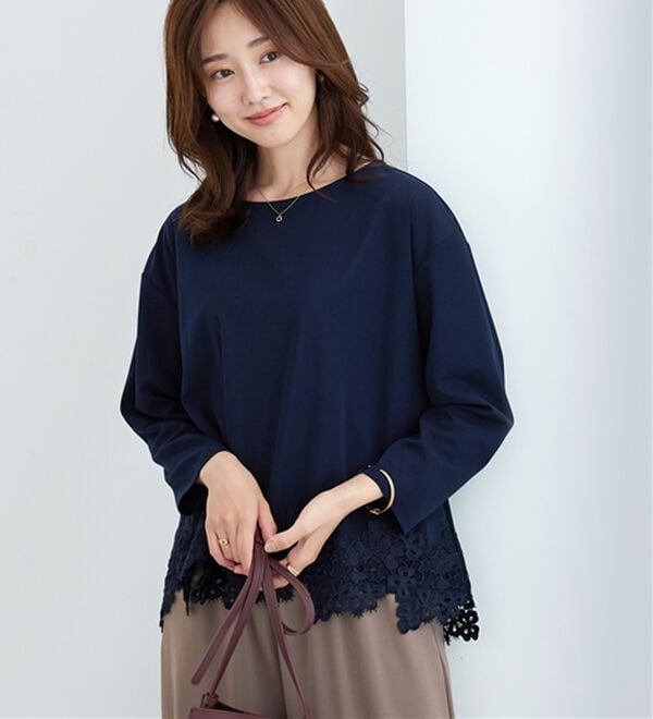 BELLUNA（ベルーナ）の「一枚で華やぐ裾レースプルオーバー（カットソー）」｜ネイビー