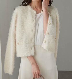 RANAN（ラナン）の「ゴールド調ボタンラメシャギーカーディガン（ニットカーディガン）」｜アイボリー