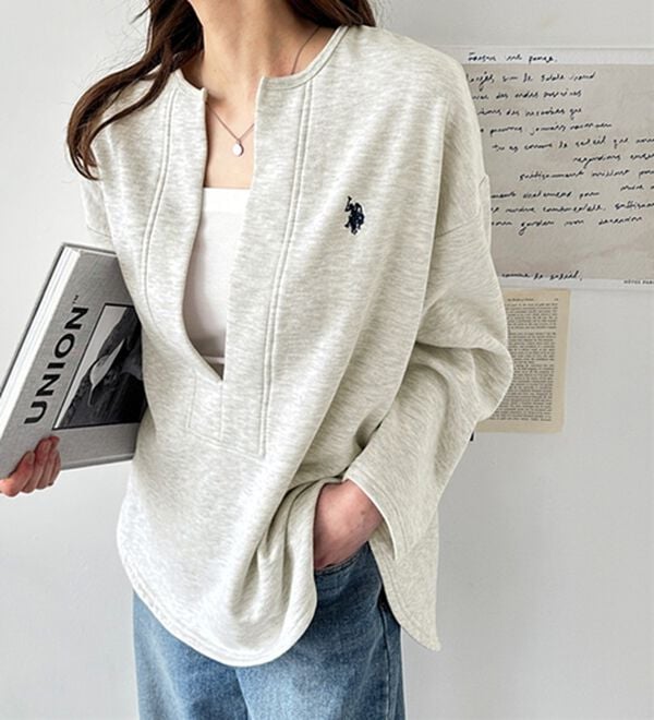 GeeRA（ジーラ）の「【Ｕ．Ｓ．ＰＯＬＯ　ＡＳＳＮ】深Ｖネックプルオーバー（トレーナー・スウェット）」｜詳細画像