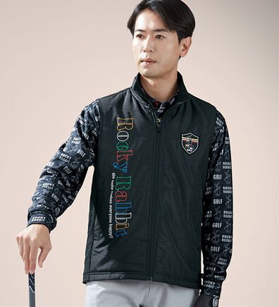 「＜ロッキーラビット＞エンボス柄裏フリースベスト（メンズベスト）」