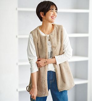 BELLUNA（ベルーナ）の「ホック付もこもこファーベスト（ベスト）」｜ベージュ