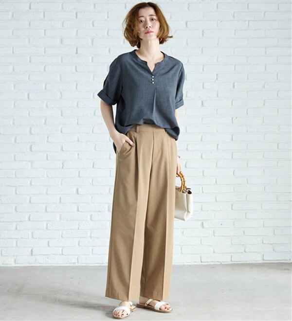 BELLUNA（ベルーナ）の「麻調合繊パール付タックデザインブラウス（ブラウス）」｜詳細画像