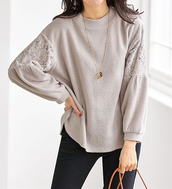 BELLUNA（ベルーナ）の「ふんわり起毛素材袖レース使いプルオーバー（カットソー）」｜詳細画像