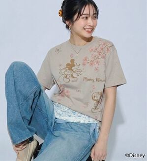 BELLUNA（ベルーナ）の「＜Disney＞【ミッキー】桜柄プリントTシャツ（Tシャツ）」｜ベージュ