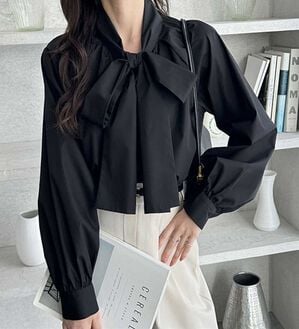 GeeRA（ジーラ）の「ボリュームボウタイブラウス（ブラウス）」｜ブラック