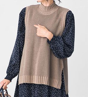 VINNO（ヴィノ）の「ニットベスト＆シャツチュニックセット（チュニック）」｜ベージュ