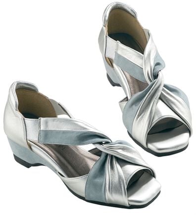 BELLUNA（ベルーナ）の「４Ｅクロスウェッジパンプス（パンプス）」