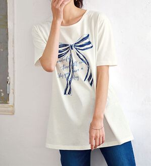 BELLUNA（ベルーナ）の「綿１００％プリントＴシャツ（Tシャツ）」｜白・リボン