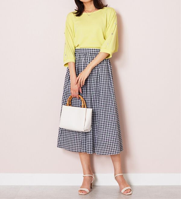 BELLUNA（ベルーナ）の「ラメ調肩ボタンデザインプルオーバー（カットソー）」｜詳細画像