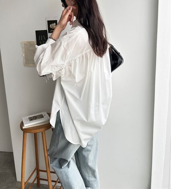 GeeRA（ジーラ）の「バックギャザー＆リボンデザインシャツ（シャツ）」｜詳細画像