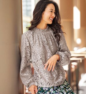 BELLUNA（ベルーナ）の「ボリューム袖総レースブラウス（ブラウス）」｜グレージュ