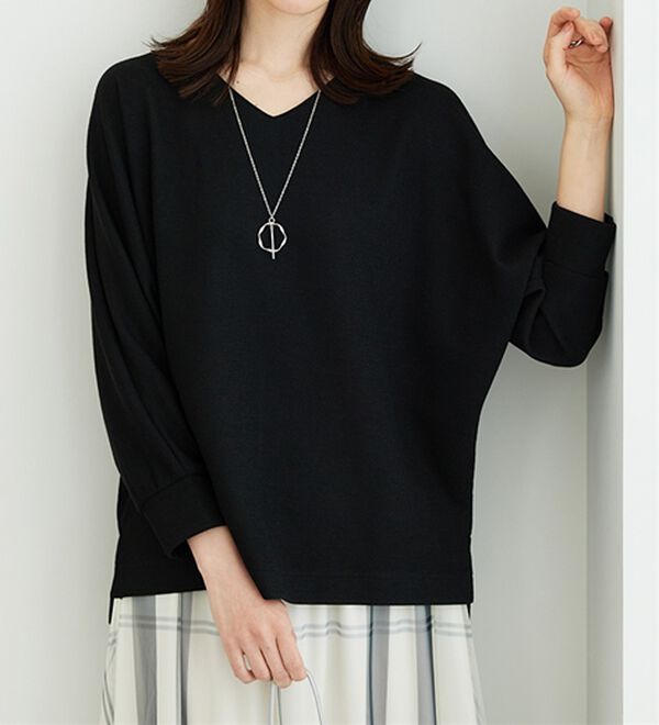 BELLUNA（ベルーナ）の「【2点セット】ネックレス付ラメ調ドルマンプルオーバー（カットソー）」｜詳細画像