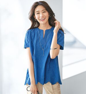 BELLUNA（ベルーナ）の「モチーフレース使いスキッパーＴブラウス（ブラウス）」｜ブルー