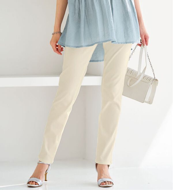 BELLUNA（ベルーナ）の「ゆるフィットスキニーパンツ（フルレングスパンツ）」｜オフ白