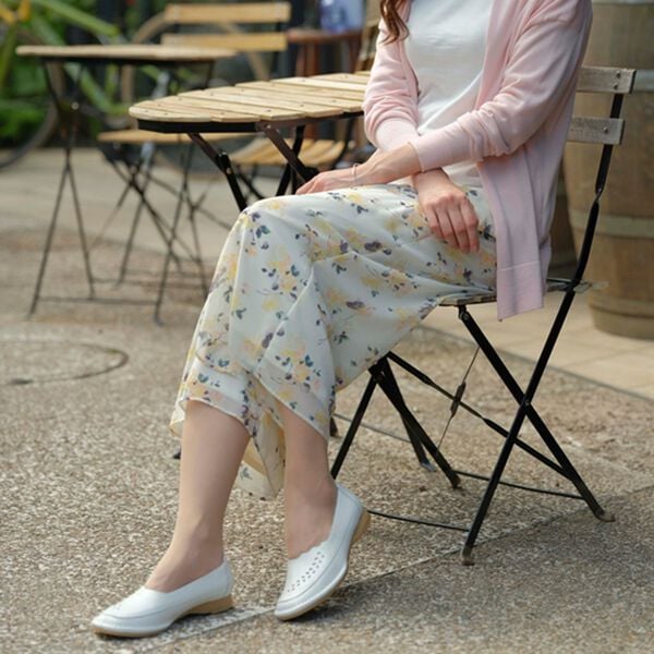 BELLUNA（ベルーナ）の「イタリアンレザーパンチング日本製パンプス（パンプス）」｜詳細画像