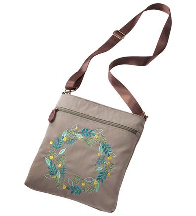 BELLUNA（ベルーナ）の「フラワー刺しゅう軽量ショルダーバッグ（ショルダーバッグ）」