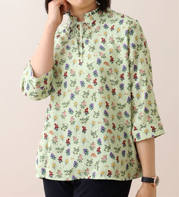 BELLUNA（ベルーナ）の「フリル衿プリントブラウス（ブラウス）」｜セージ系